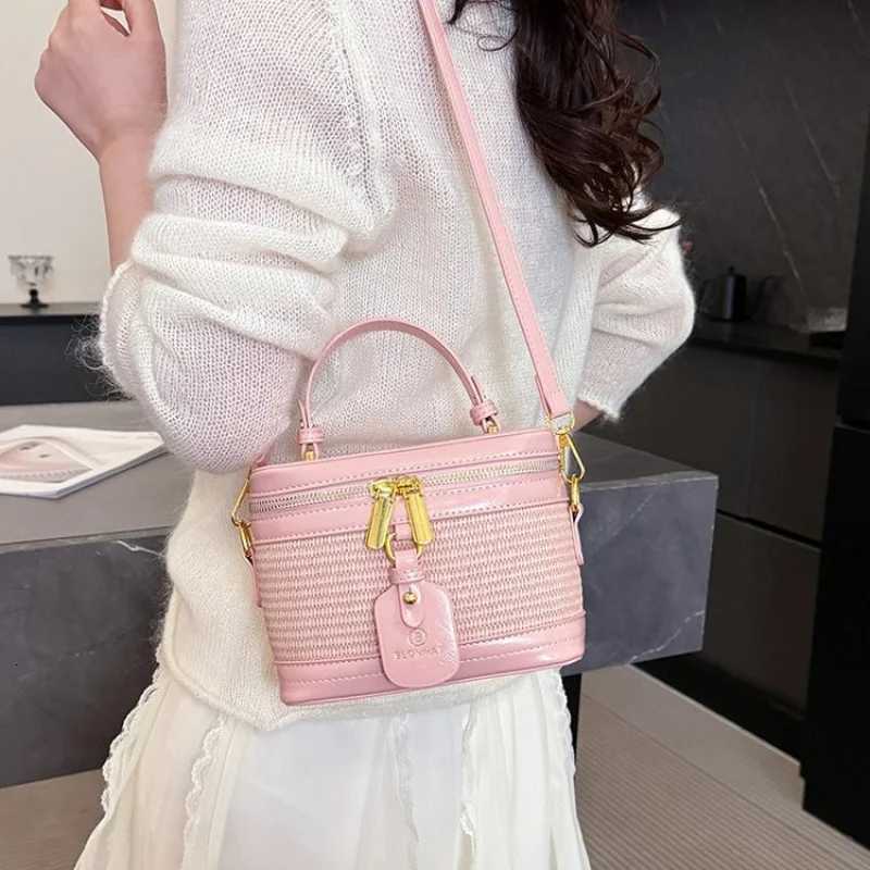 Luxury Ladies Handbag Made Of Fine Leather Boa High-End Quality And Casual Simple Vintage Cmuter Look Y251208