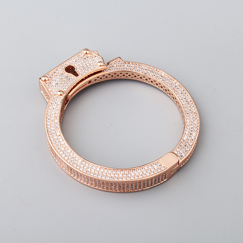 American Style Alternative Domineering Handcuffs Bracelets Simulated Full Zirconia Exaggerated Gear Buckle Spring Lock Bracelets Wholesale E2