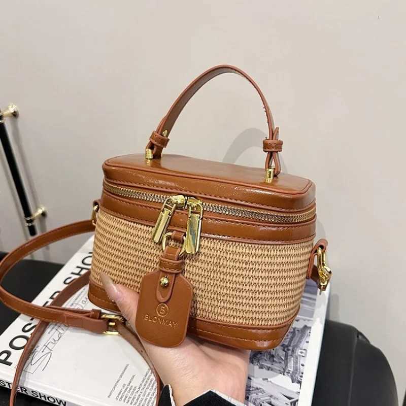 Luxury Ladies Handbag Made Of Fine Leather Boa High-End Quality And Casual Simple Vintage Cmuter Look Y251208