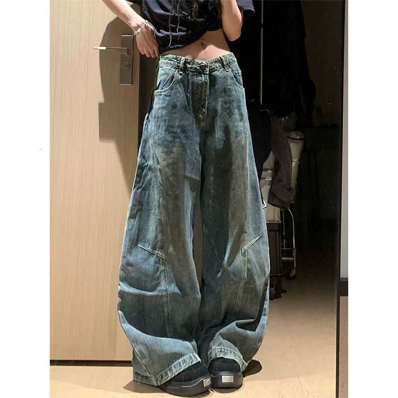 Loose Wide Leg Curved Knife Jeans Womens Autumn 2025 New American High Street Design Sense PantsT251208