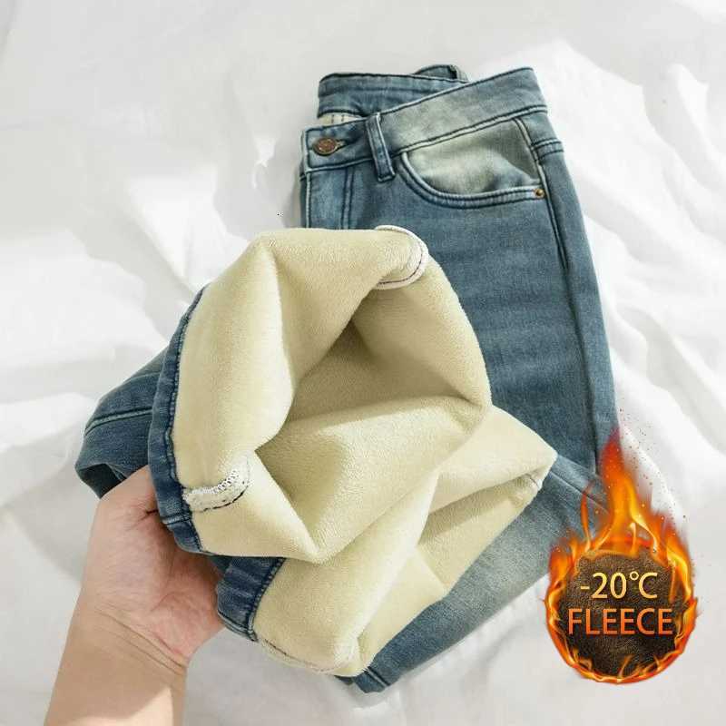 Autumn Winter Thickened Fleece-Lined Vintage Straight-Leg Jeans Womens Slimming Hip-Hiding Elastic Micro-Flared Cotton TrousersT251208