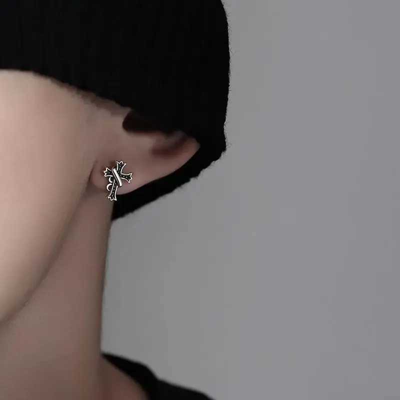 Retro Black Cross Earings for Men Women Punk Gothic Rock Hiphop Zinc Alloy Earings Designer Jewelry Unisex Accessories Love Gift J251208