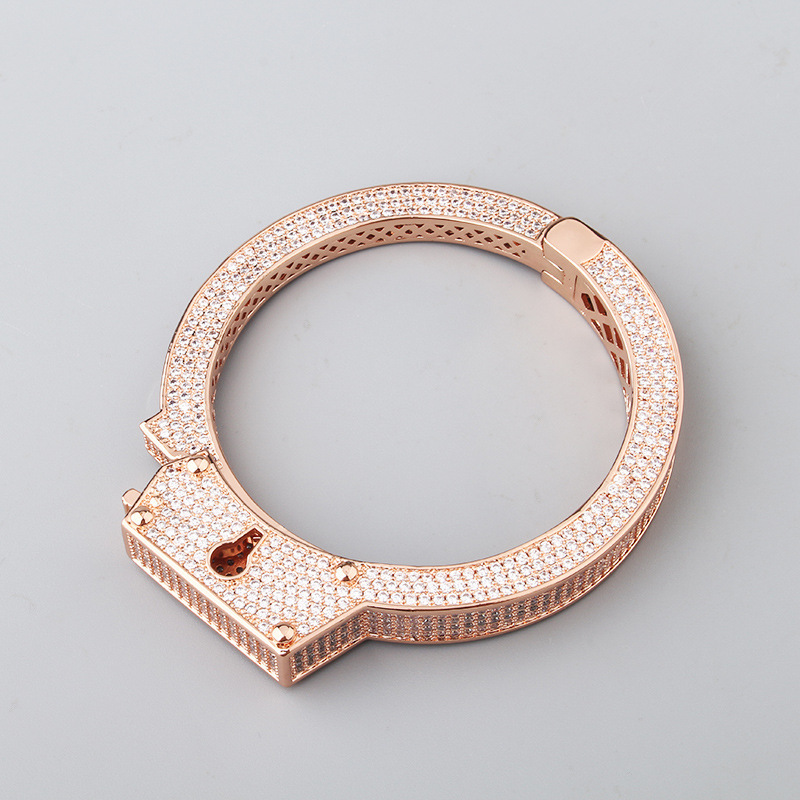 American Style Alternative Domineering Handcuffs Bracelets Simulated Full Zirconia Exaggerated Gear Buckle Spring Lock Bracelets Wholesale E2