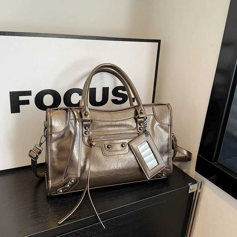 High-End Tote Bag Elegant Leather Classic Designer Paris Fi Large Capacity Solid Color Cmuter Y251208