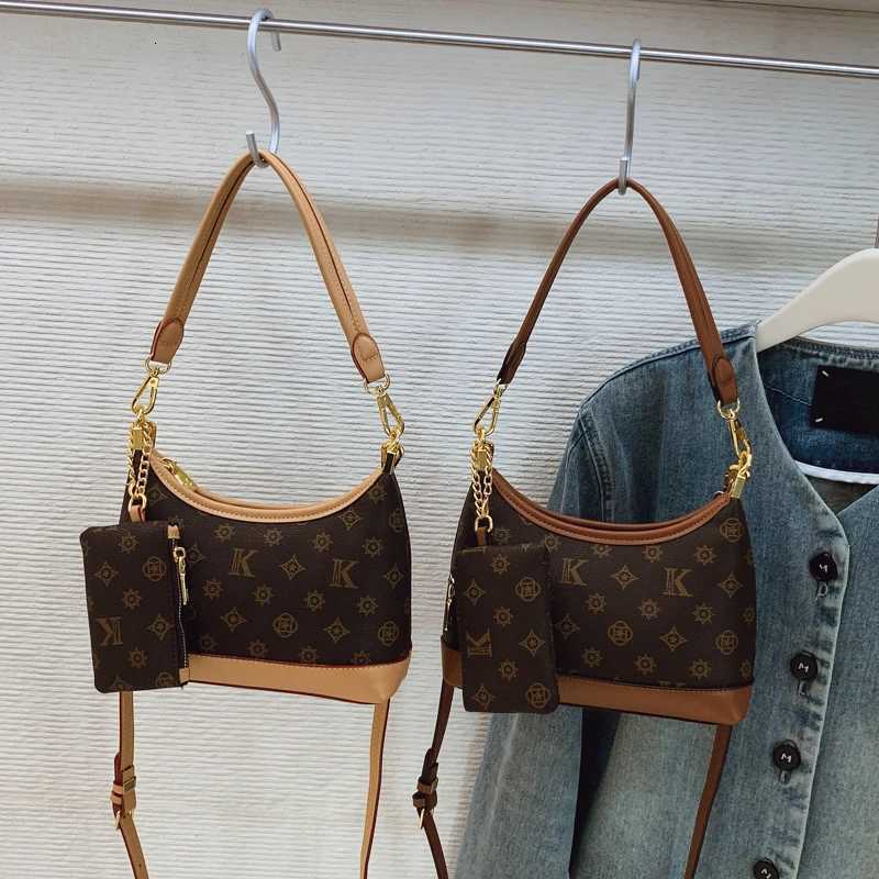 Luxurious Ladies ning Bag Satin Cluh Bag with Feather Trim Suitable for Prs Weddings and Formal Dinners Y251208