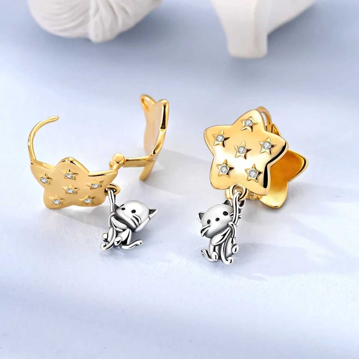 New in 925 Sterling Silver Cat Picking Stars Stud Earrings for Women Girl Ear Studs Fine Jewelry Fashion Luxury Anniversary J251208