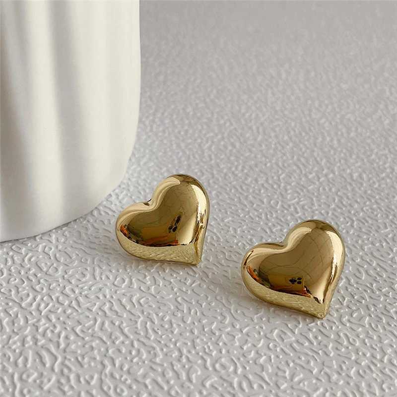 Gold Plated Smooth Surface Heart ShAPed Stud Earrings for Women Minimalist Fashion Girl Wedding Bridal Jewelry AccESSory J251208