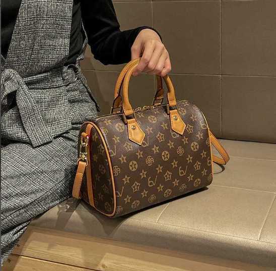 Vintage-Inspired Leather Tote Bag - Luxury Letter Crossbody Purse For Women With Commuter-Friendly DesignW251119