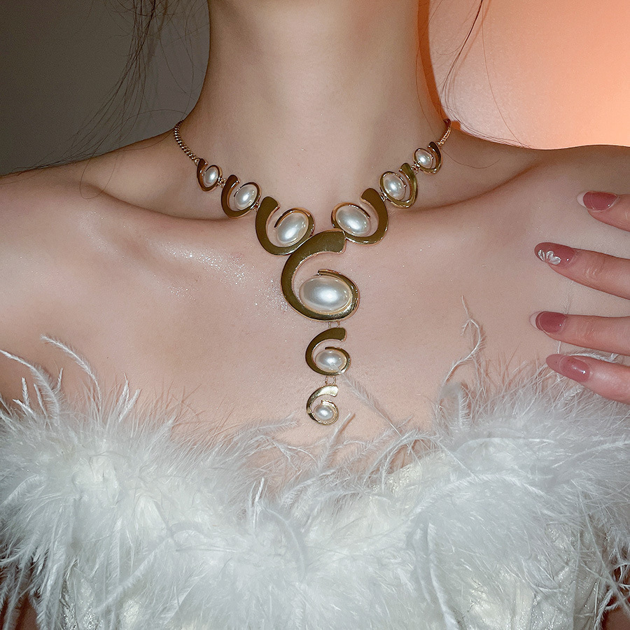 Metal Oval Tassel Necklace Earrings Vintage Light Luxury High-end Jewelry Set Design Sense Niche Accessories for Women - view 7