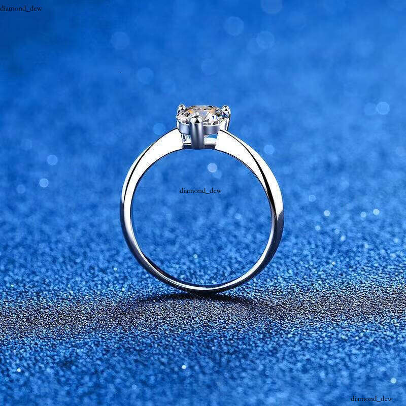 VVS Moissanite Wholesale Simple Love S925 Sterling Silver Heart Cut 1 CT VVS D Color Carbonite Proposal Engagement Ring for Women