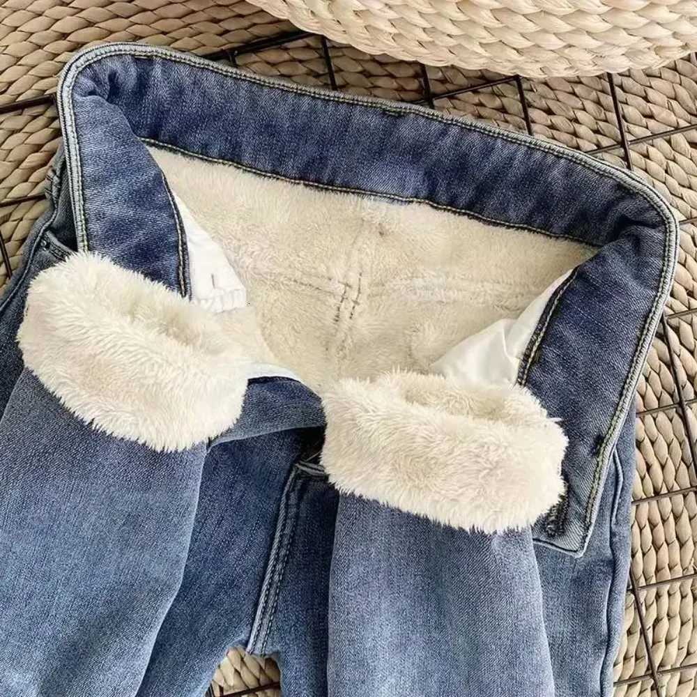 Fleece Warm Slim Fit Stretch Ladies Denim Pencil Pants women Winter Thick Velvet Women jeans High Waist Skinny Jeans woman pantsT251208