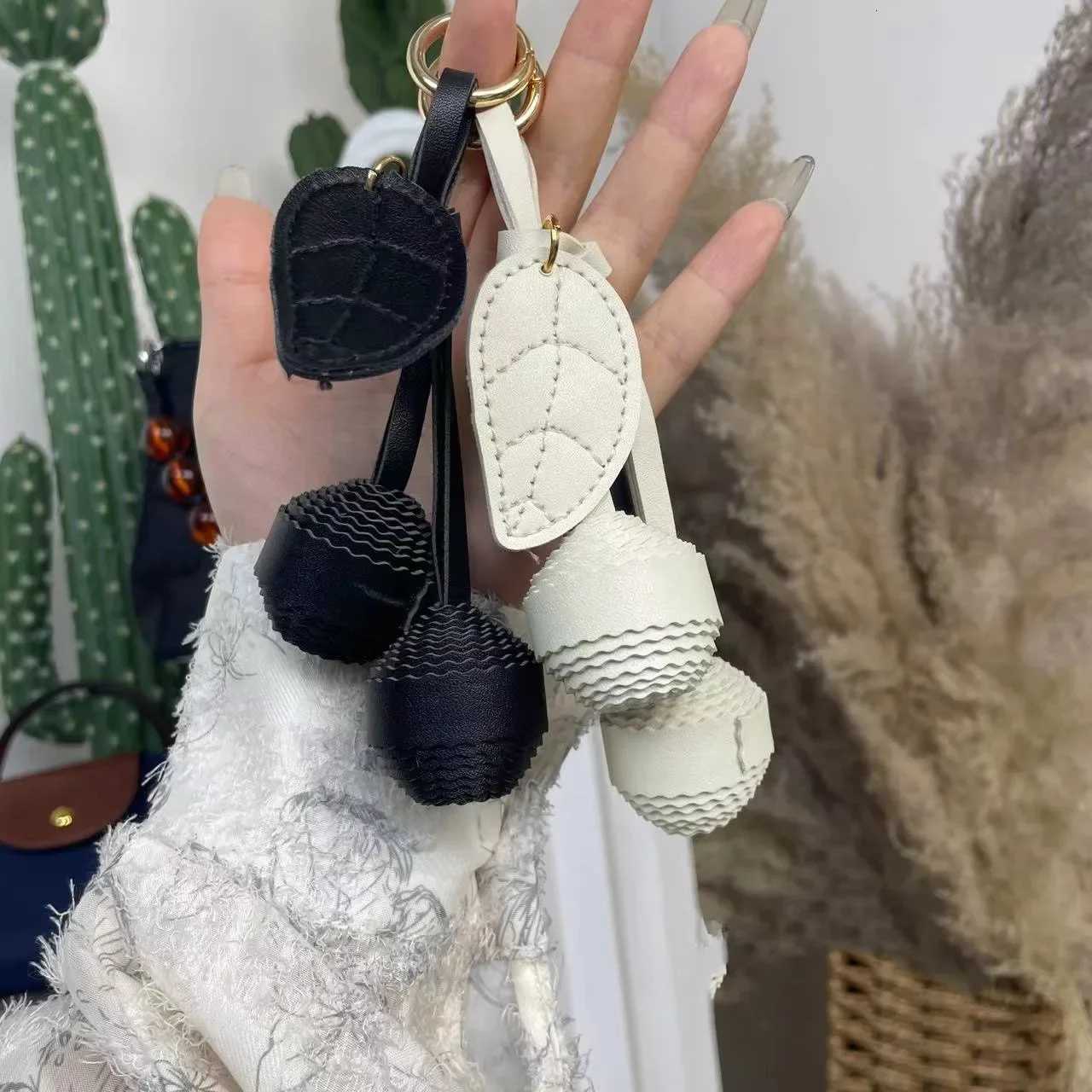 Keychain accessories Cute bag pendant PU leather leaf handmade woven ball High end and versatile decorationXJ251208