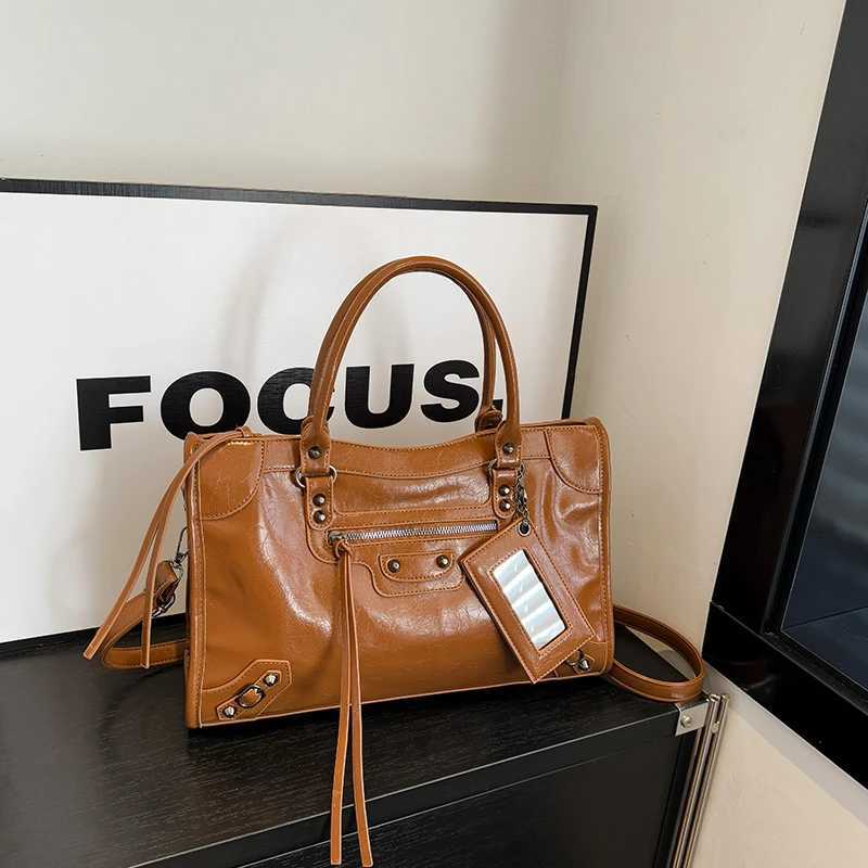 High-End Tote Bag Elegant Leather Classic Designer Paris Fi Large Capacity Solid Color Cmuter Y251208