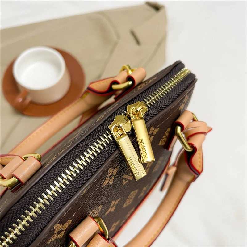 2025 New Checkered Crossbody Bag for Wen Vintage Leather Tote Bag with Chain Strap Casual Two-Way Shoder Bag Y251208