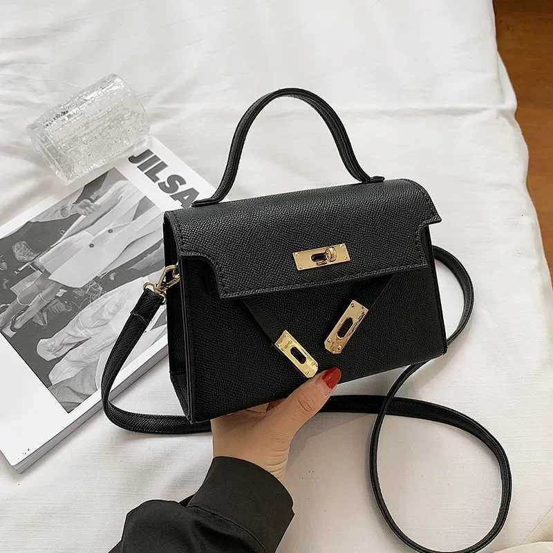 Bag Wen 2025 Spring and Autumn New Style Lock Fi Wens Bag Trendy Embossed Wens Shoder Bag Trendy Crossbody Bag Y251208