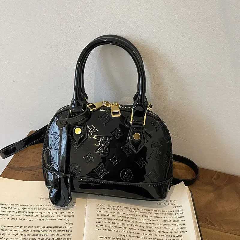 Luxury Inspired Lightweight Hard Shell Crossbody Bag Chic Diagonal Design Shoulder Handbag Y 1100368158