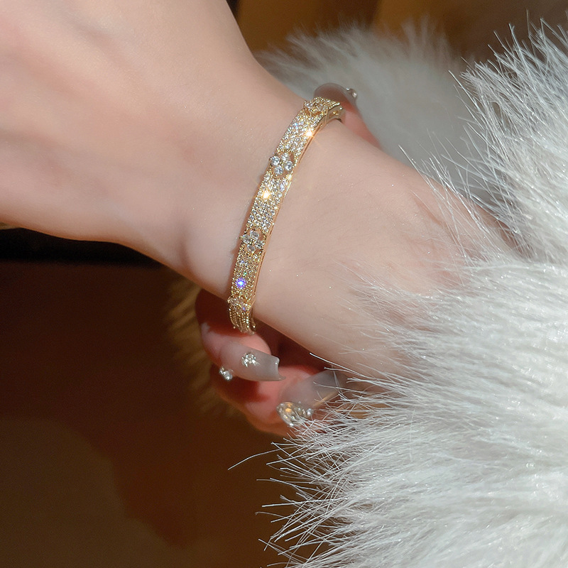 Korean Zircon Flower Niche Fashion Simple Versatile Bracelet Elegant Light Luxury High-end Feel Wholesale Women's Jewelry - view 4