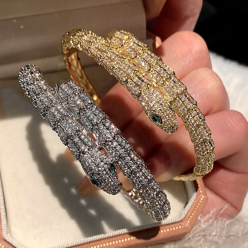 Bracelet For Women Designer Luxury Domineering Imitation Scale Shape Green Eye Snake Bracelet Retro Fashion Punk Jewelry