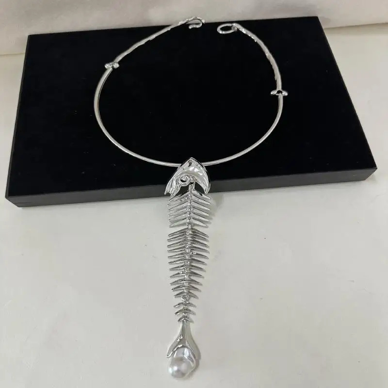 1PC Fashion Exaggerated Necklace Alloy Big Fish Bone Pendant Choker Necklace For Women Jewelry Accessories Gift 251205