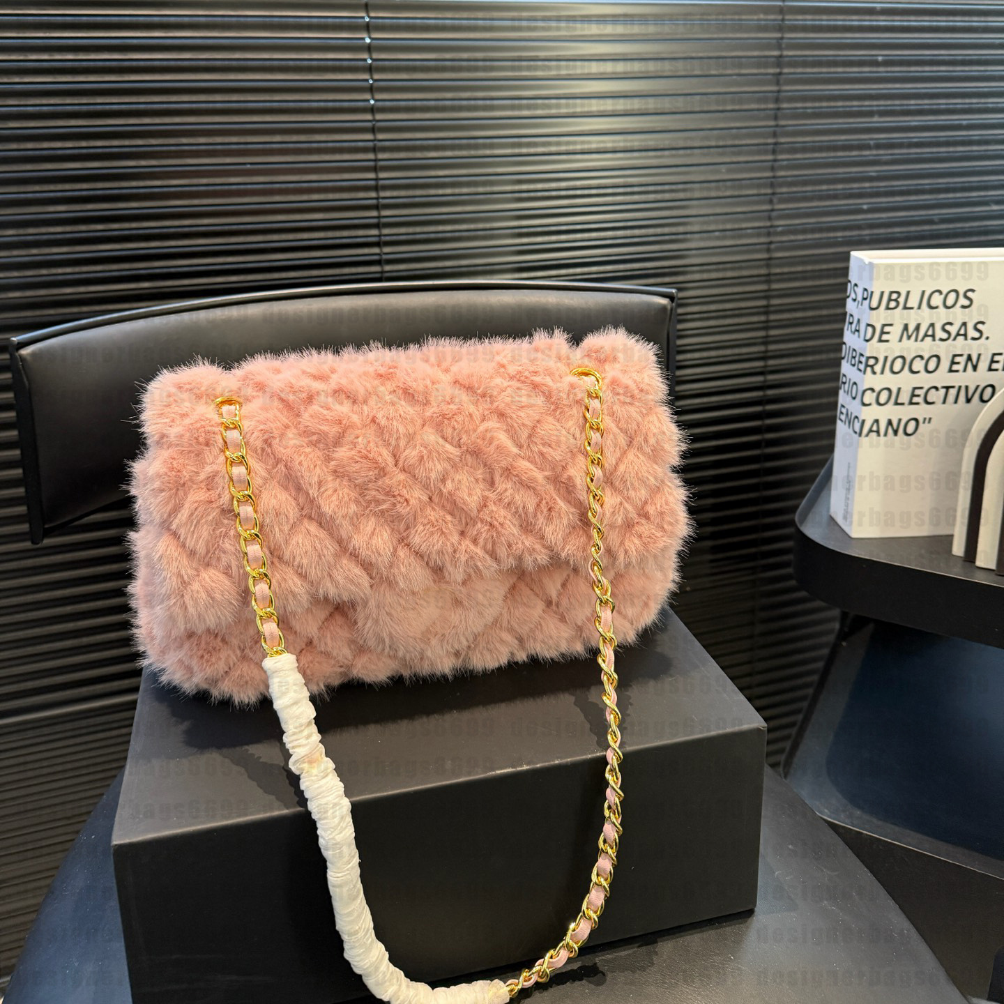 24K Designer Lambskin Shoulder Bag with shaggy Accent Gold Buckle Quilted Lamb Leather Handbag Adjustable Chain Fashionable Crossbody Handbag 25X18cm