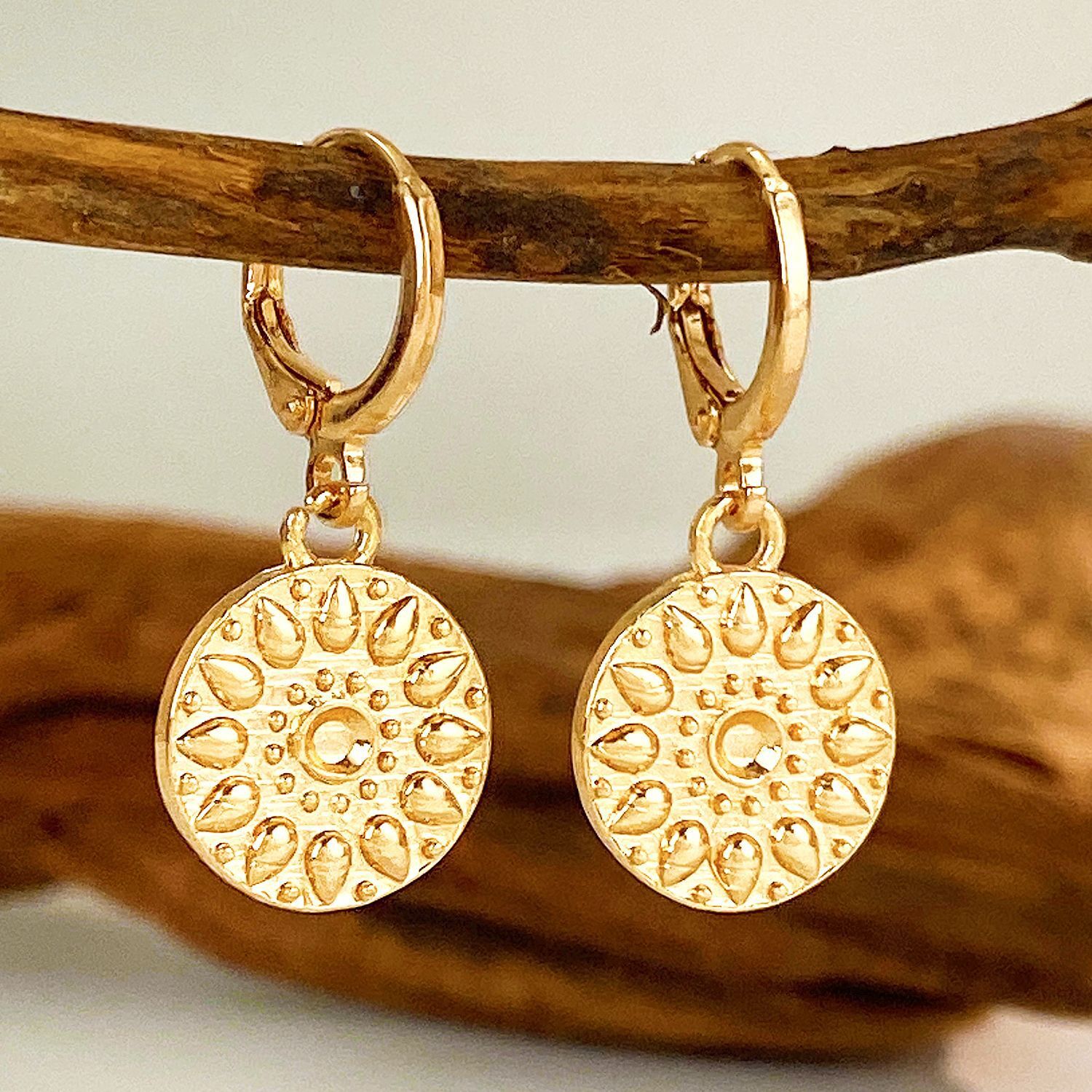 New Small Sun luxury Earrings For Women, Ins Style, Three-Dimensional Carved free shipping Round Clips, Ethnic Style designer Ear Jewelry