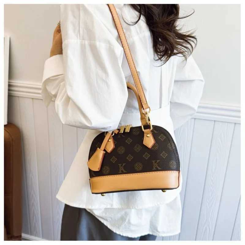 The 2025 New Model of The Seell Small Wens Bag Is A Bseller Versatile and High-end with A Crossbody Style Y251208