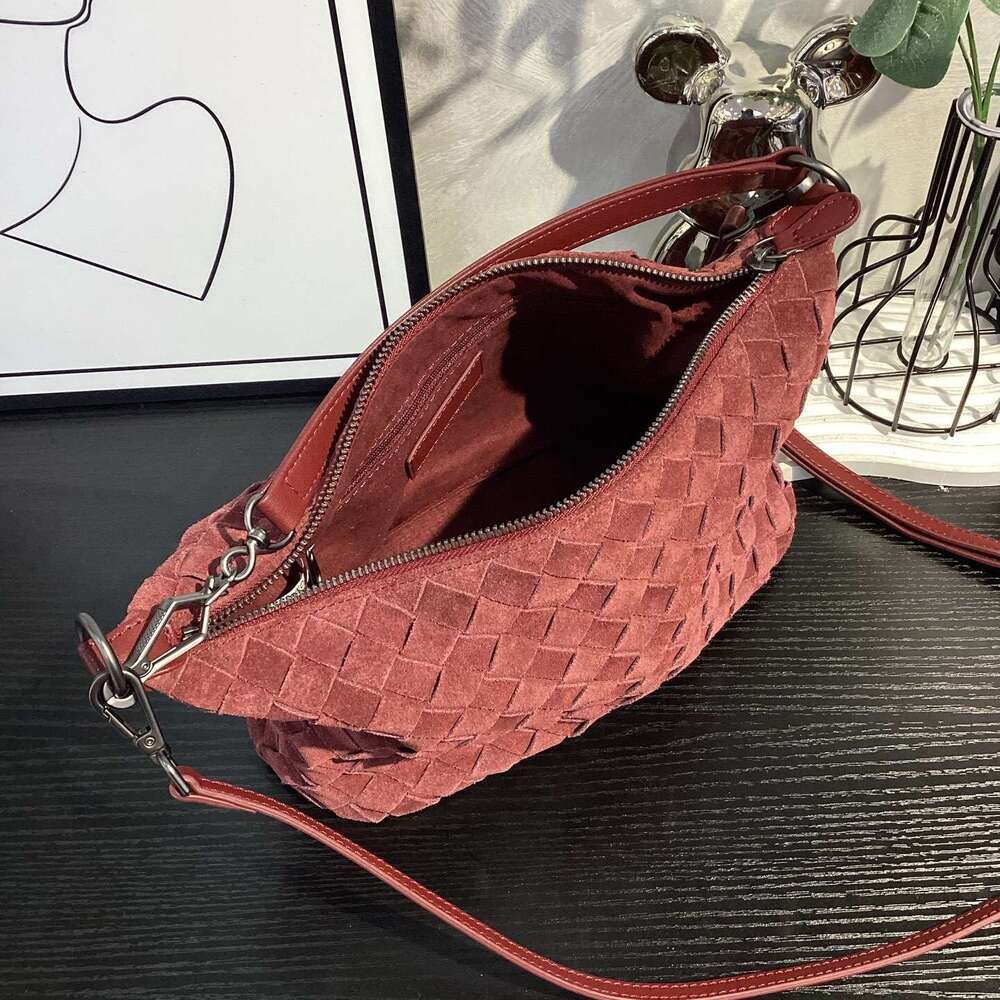Luxury bag designer shoulder bag handbag Hobo autumn and winter velvet woven lunch box retro casual cross-border leather handbag