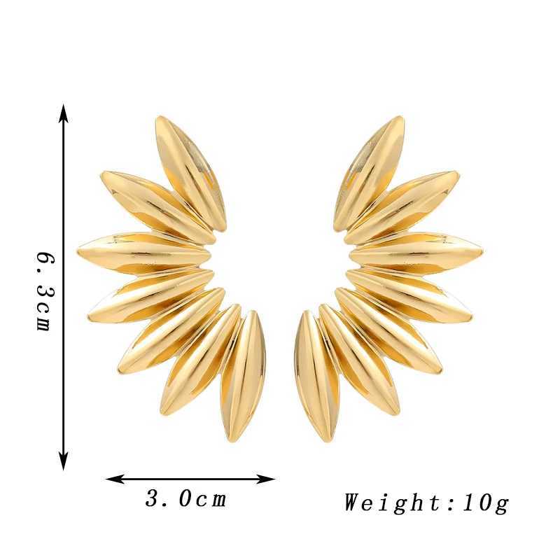 Exaggerated Personality Metal Dangle Earrings for Women Golden Color Sector Leaf Flower Big Drop Earrings European Party Jewelry J251208