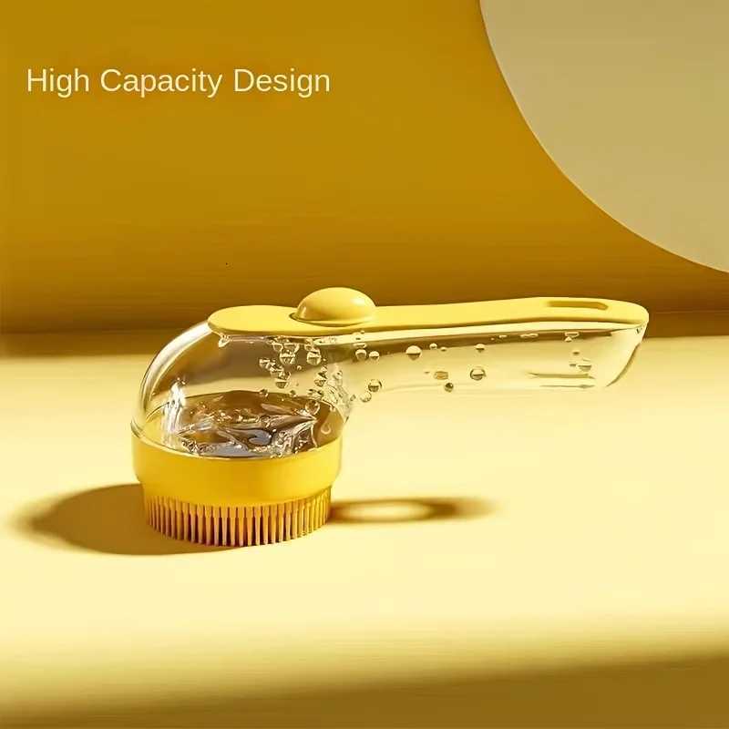 1PC Pet dog bath brush long handle massage brush grooming device for cats and dogs a special tool for washing dogs M251208