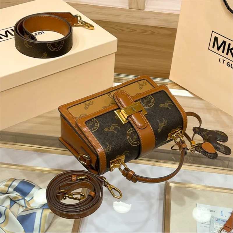 Brand Light Luxury Bag for Wen 2025 New Fiable Luxury Sense e Shoder Cross Shoder Versatile Handheld Leather Small Y251208