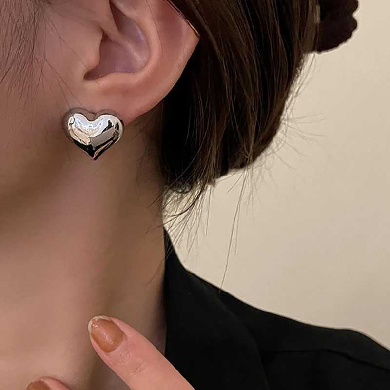Gold Plated Smooth Surface Heart ShAPed Stud Earrings for Women Minimalist Fashion Girl Wedding Bridal Jewelry AccESSory J251208