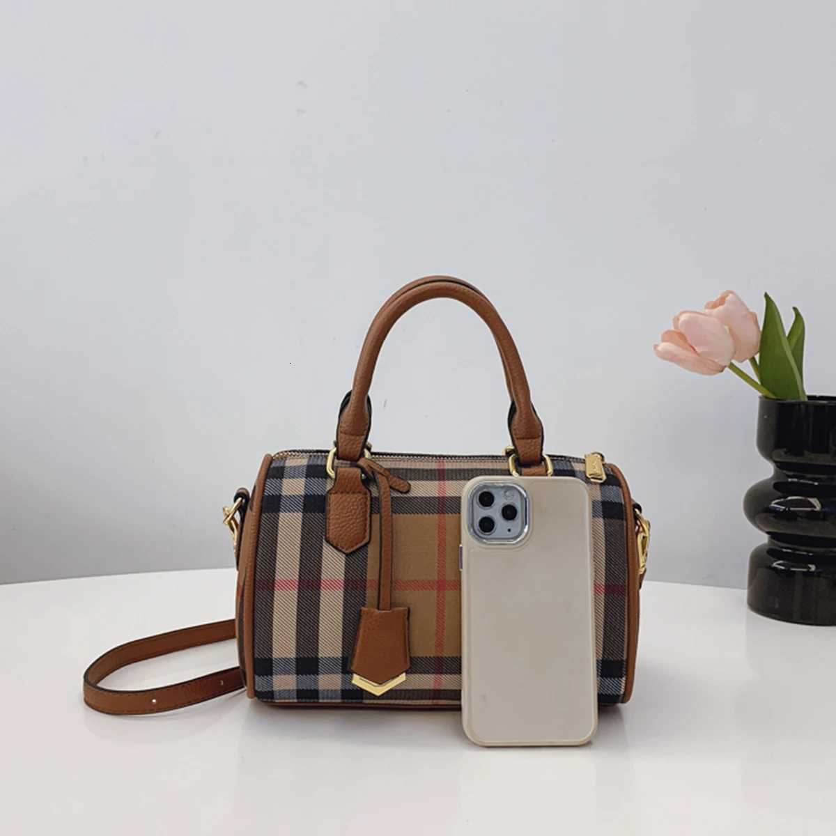 Large Capacity Classic Stripe Plaid Pattern Shoder Bag PU Crossbody Tote with Adjustable Strap Zip Closure for Daily Use Y251208