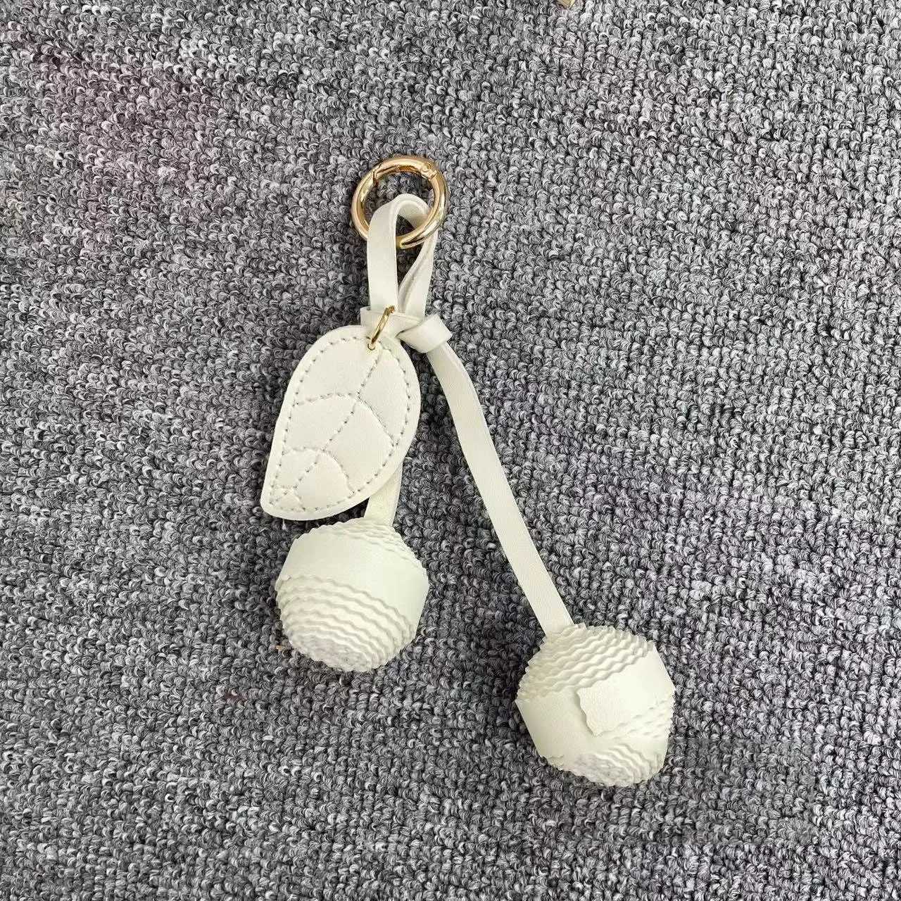 Keychain accessories Cute bag pendant PU leather leaf handmade woven ball High end and versatile decorationXJ251208 - view 7