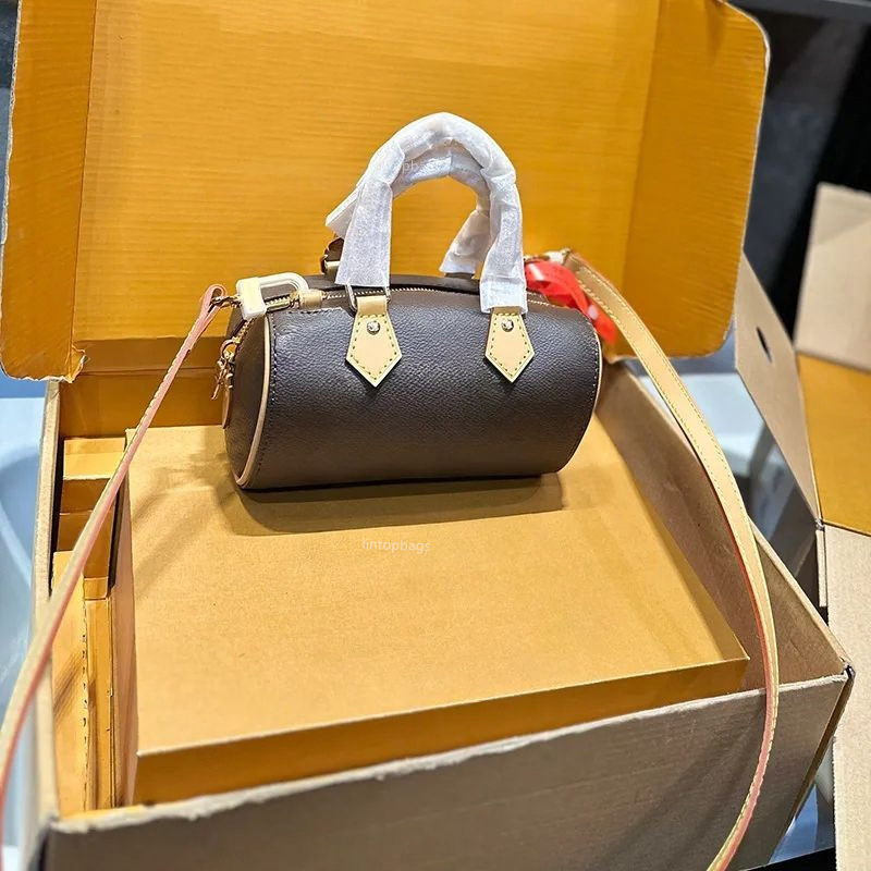 Designer Clutch Handbag Mini Women Leather Shoulder Bag Crossbody Bag heart-shaped phone bag Travel bag lipstick case wallet luxury messenger Commuter Bag