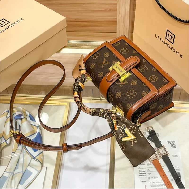 Light luxury wens handbag 2025 autumn and winter new designer shoder crossbody bag fiable high-end small square bag Y251208
