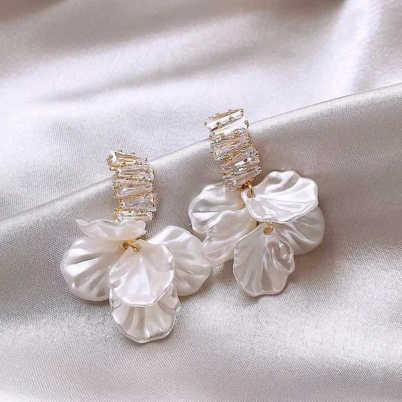 Korean White Shell Flower Petal Drop Earrings for Women 2023 New Statement Pendientes Trendy Zircon Crystal Earring Jewelry Gift J251208