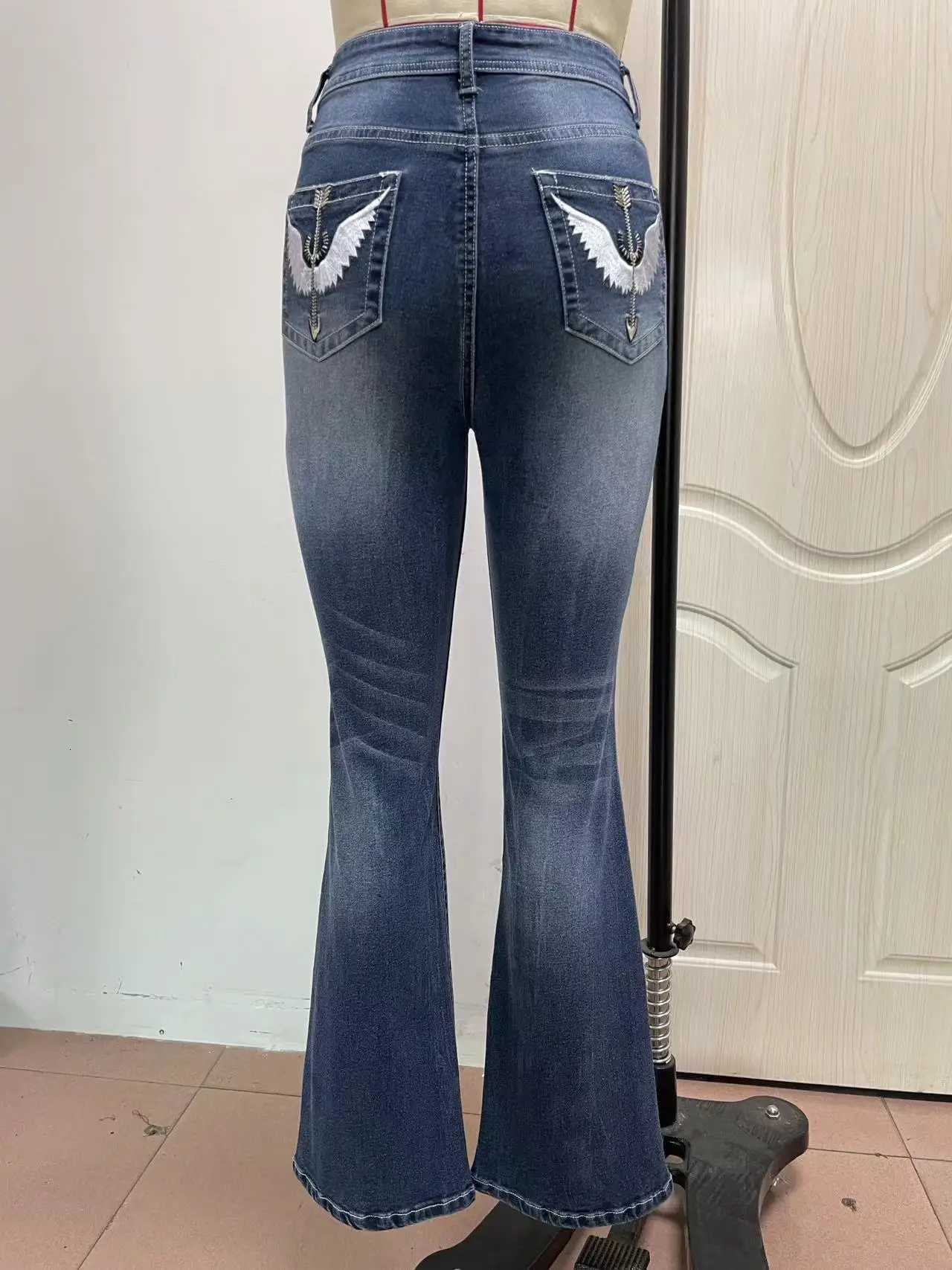 Women Embroidery Pockets Distressed Jeans Mid Waist Stretch Slim Fit Pants Vintage Denim Trousers Autumn Female StreetwearT251208