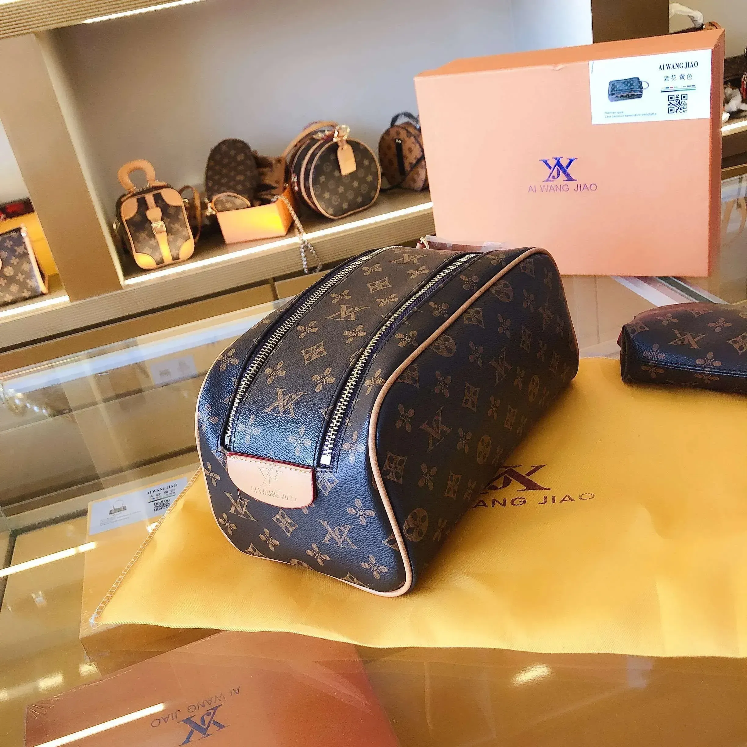 2025 Top luxury designer men travelling toilet fashion design women wash large capacity cosmetic bags makeup toiletry bag Pouch