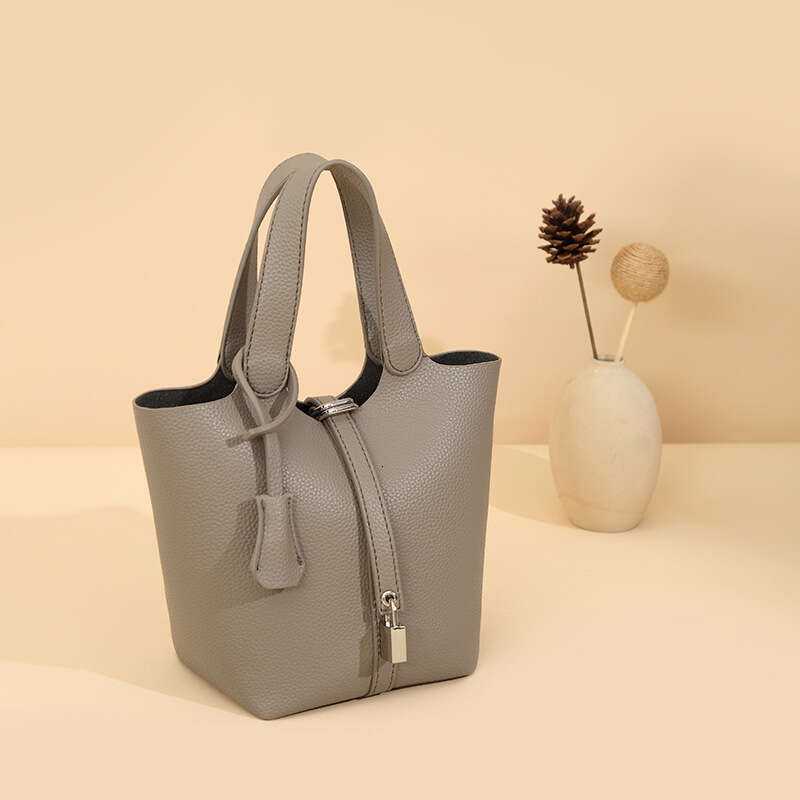 Bucket Niche Vegetable Basket Women's High-End Small Handbag Fashion Commuter Crossbody Textured Bag