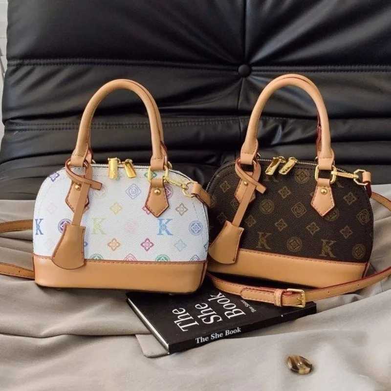 The 2025 New Model of The Seell Small Wens Bag Is A Bseller Versatile and High-end with A Crossbody Style Y251208