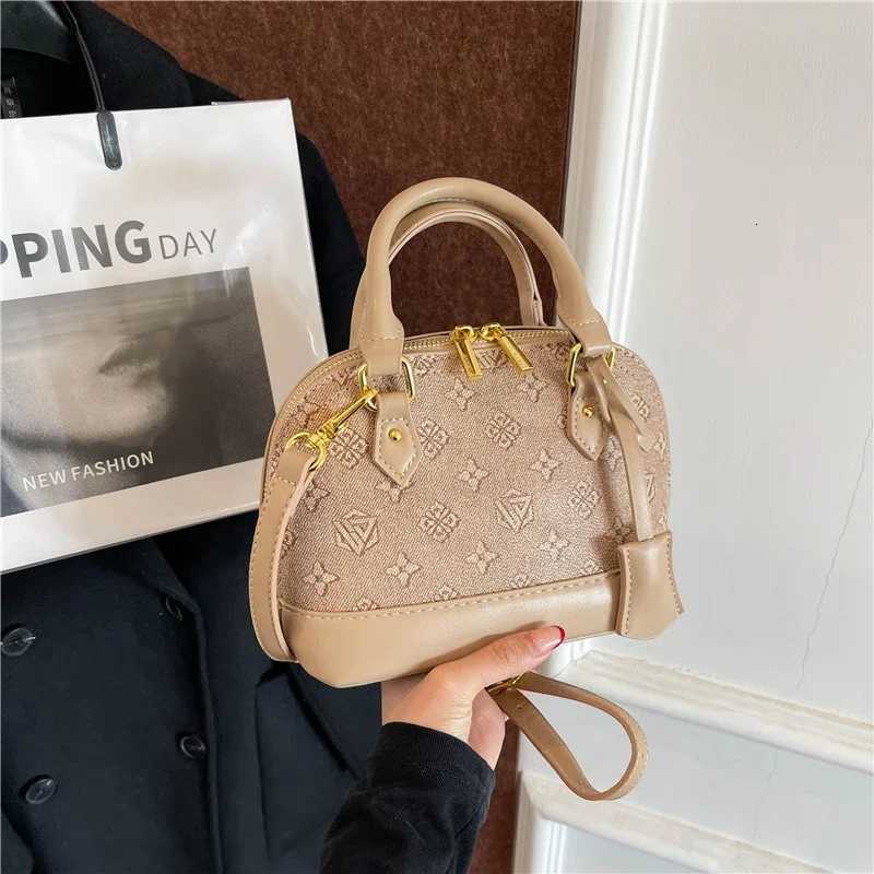 2025 New Checkered Crossbody Bag for Wen Vintage Leather Tote Bag with Chain Strap Casual Two-Way Shoder Bag Y251208