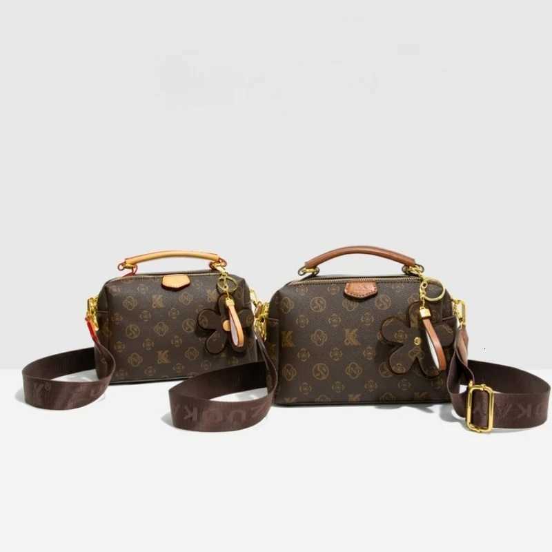 Luxurious Sleek Shoder Bag Underarm Crossbody Luxury Dinner Party 2025 New Model Exquisite Glamorous Chic Timeless Y251208