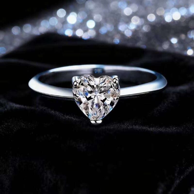 VVS Moissanite Wholesale Simple Love S925 Sterling Silver Heart Cut 1 CT VVS D Color Carbonite Proposal Engagement Ring for Women