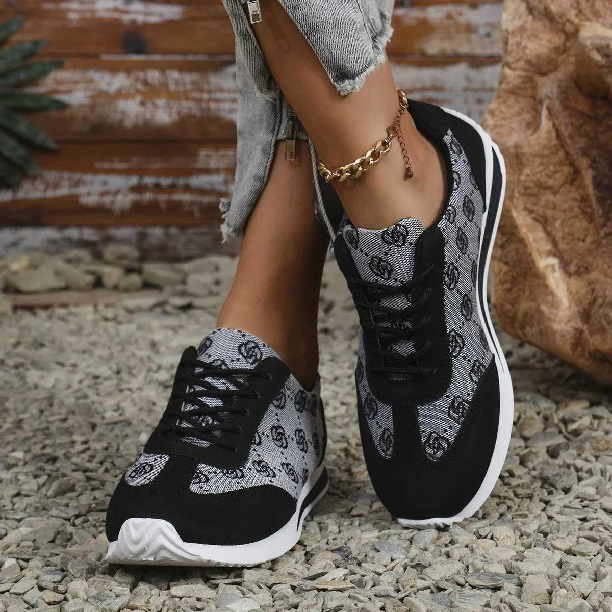 Spring and Summer Women Designer Mouth Breathable Cross Strap Sneakers Flat Comfortable Casual Walking sneakers Zapatos De MujerXJ251208