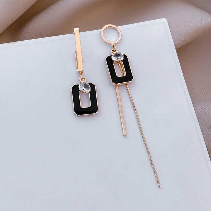 Luxury Asymmetric Black Square Tassel Drop Earrings for Women Temperament Hollow Heart Long Dangle Earring Girls Party Jewelry J251208