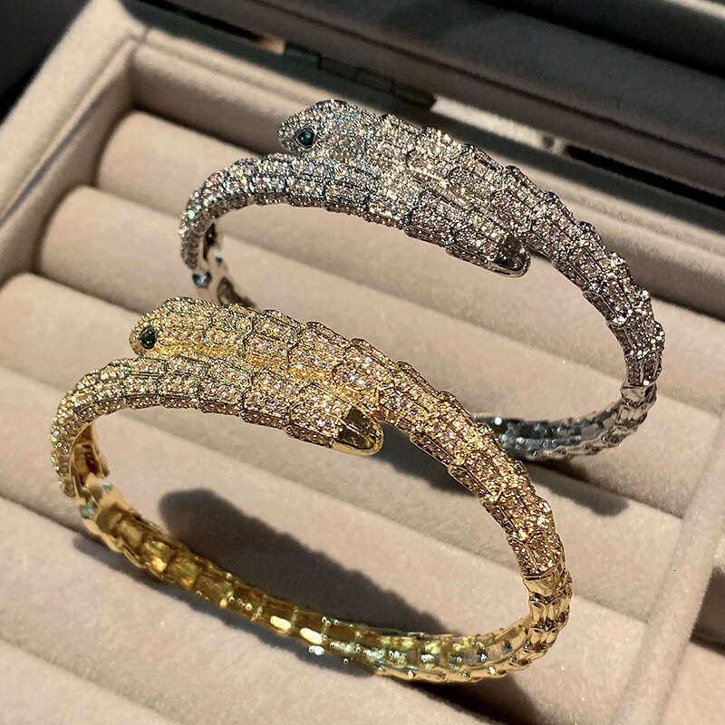 Bracelet For Women Designer Luxury Domineering Imitation Scale Shape Green Eye Snake Bracelet Retro Fashion Punk Jewelry