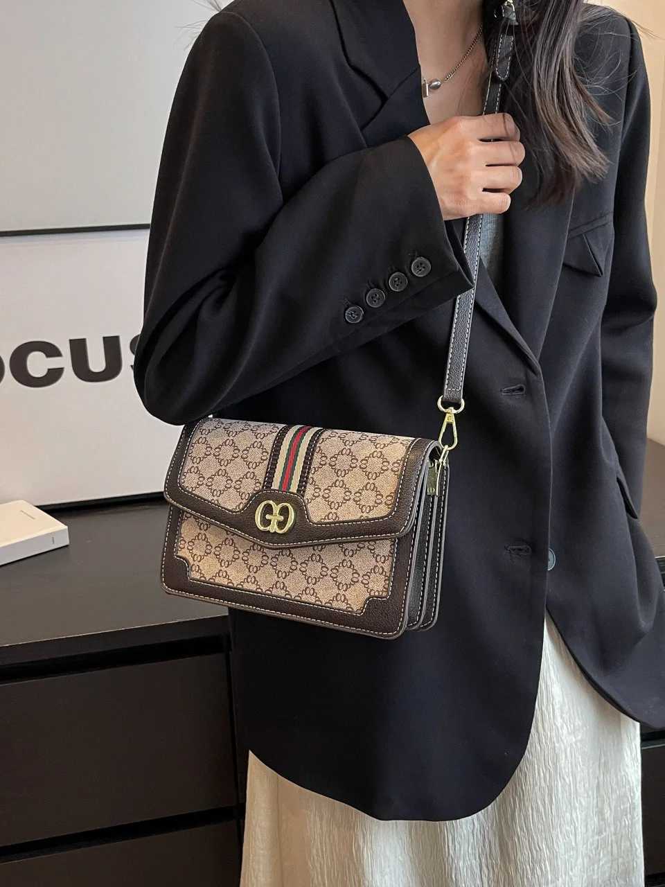 2025 Autumn/Winter Small Square Bag New Fiable Crossbody Bag High Grade Casual Single Shoder Cmuter Bag Y251208