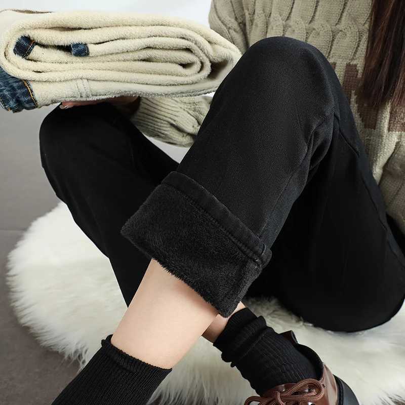 Womens Winter Fleece Warm Jeans Retro Elastic Thickened Comfortable Straight Fashion Korean Casual Female Velvet Denim PantsT251208