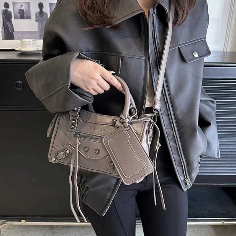 European and American FAshion Large Capacity Pillow Bag Bowling Motorcycle Handbag Single Shoulder Crossbody Womens Bag K251209