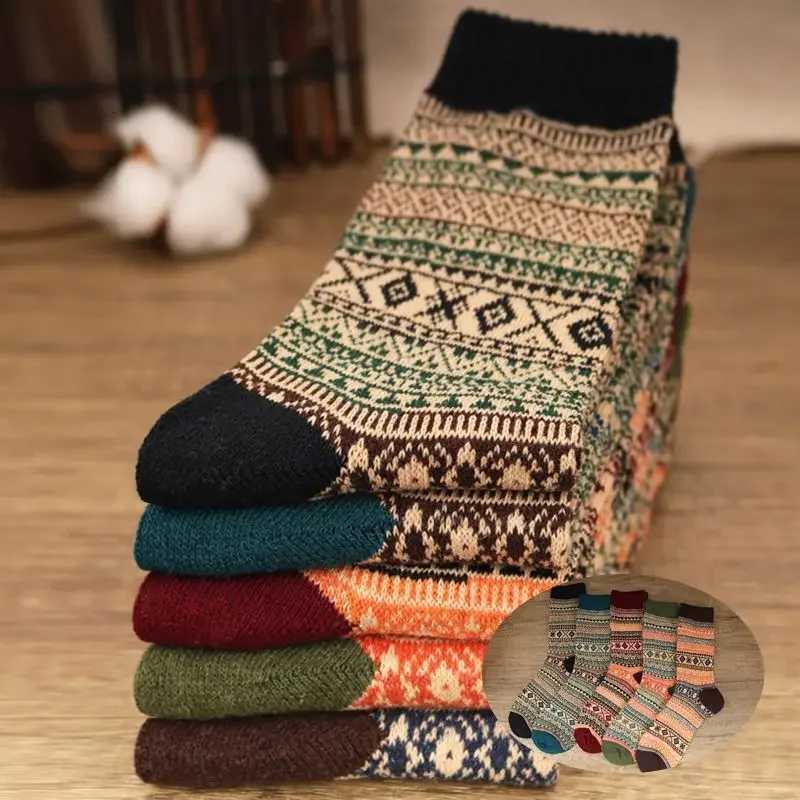5 Pairs Winter Mens Socks Thicken Warm Sheeps Wool Socks Harajuku Retro Style Colorful Fashion Cotton Socks For Snow bootsT251209